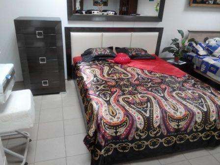 Спальня Карат Чёрная выполнена из качественных зарубежных материалов, поэтому характеризуется прочностью и надёжностью.