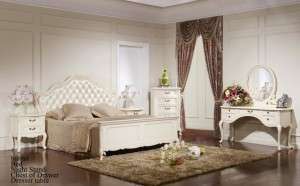 Прикроватная тумба Эпока на фигурных ножках придаст спальной зоне настоящую изюминку. Плавные линии и нежные резные элементы придают мебели нотки элегантности и оригинальности. Фурнитура в темном цвете украшает фасады двух ящиков тумбы