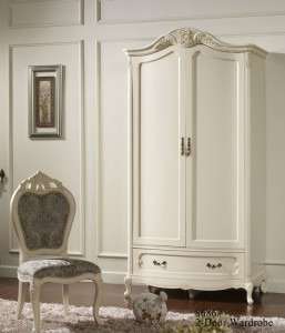 Шкафы Эпока представлены в разных размерах с 2-мя, 3-мя и 4-мя дверцами. В нижней части всех шкафов расположен выдвижной ящика для постельного белья и полотенец.