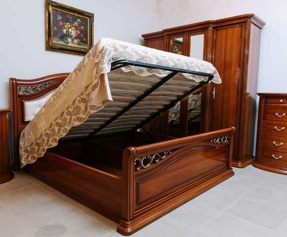 Кровать Валенсия с подъемным механизмом станет не только удобным местом для отдыха, но и местом для хранения постельного белья и подушек