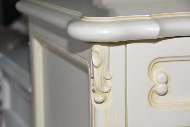 фото тумбы белой без золотого обрамления