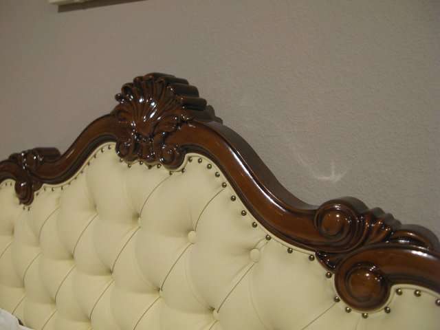изголовье кровати с кожей