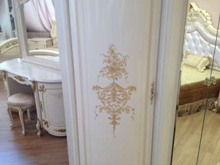 рисунок -украшение дверей шкафа