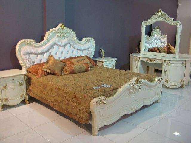 кровать Элианна с туалетным столиком и прикроватными тумбами