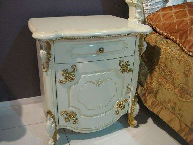 тумбочка в спальню белая