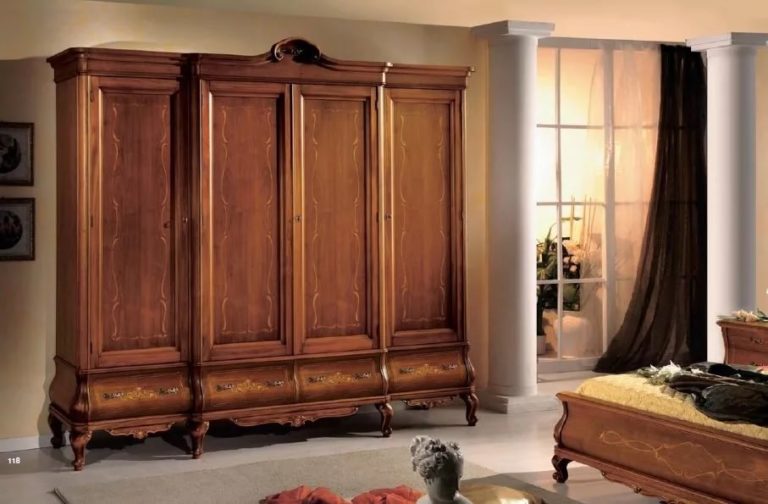 Шкафы в спальню в стиле классика. Фото гарнитуров для спален