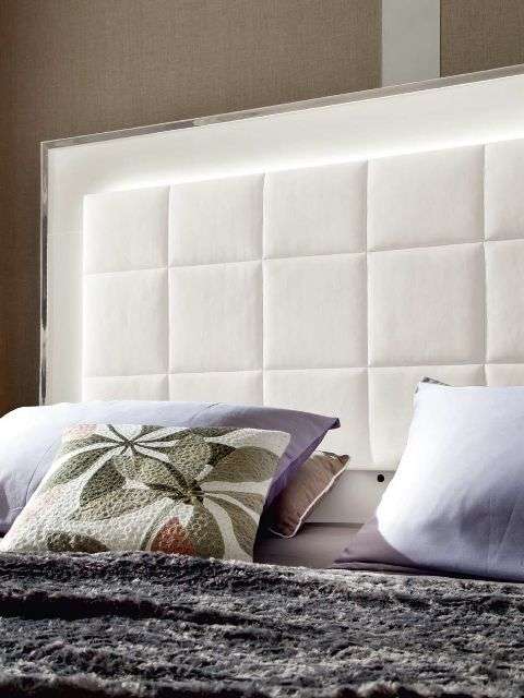 Изголовье кровати