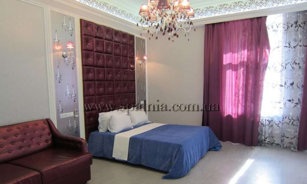 декоративная обивка стен в спальне кожей