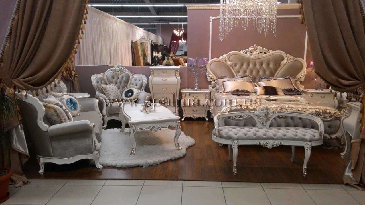 шикарный спальный мебельный гарнитур в классическом стиле. Фото из салона в Одессе