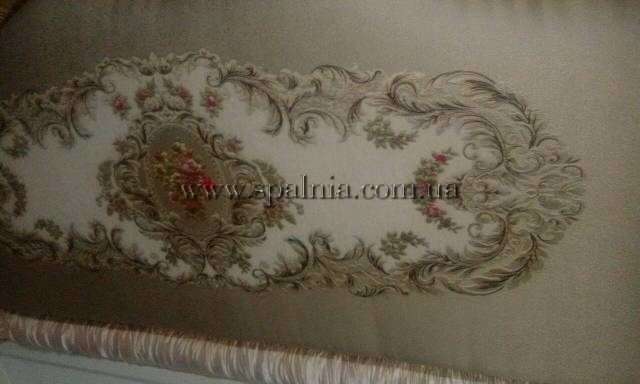 Вышивка на изголовье кровати Соврано