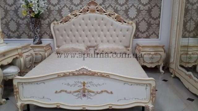 Белая резная кровать с золотым изголовьем Лайма, Аванти