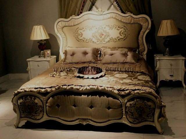 Классическая бежевая кровать Соврано. Даминг.