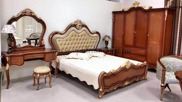 Кровать 1800 с резным изголовьем Матильда