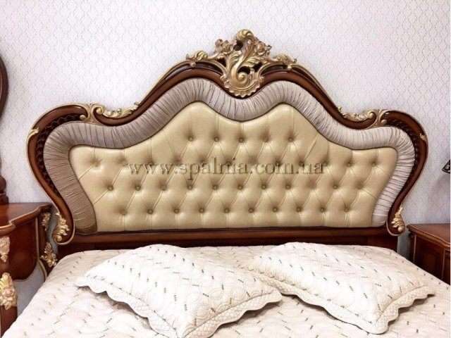 Резное ореховое изголовье для кровати в мебельный гарнитур Матильда, Аванти