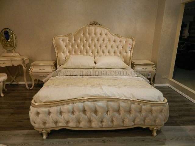 Классическая светлая кровать с элементами старения Грация, Фабрика Энигма