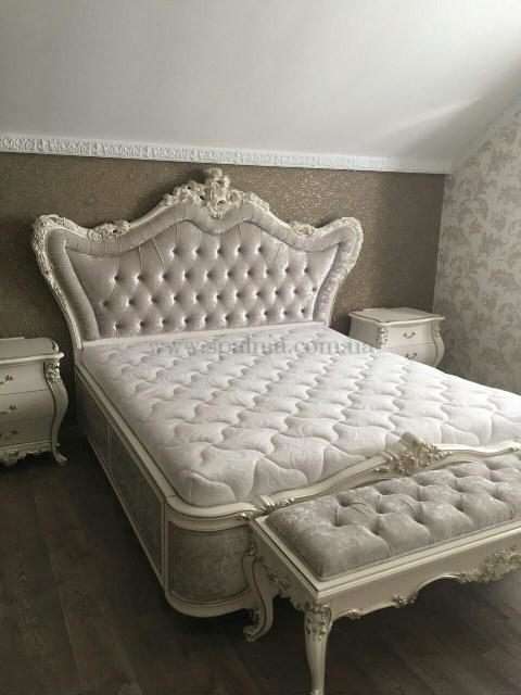 Кровать Шампань, Enigma 1800 в сером интерьере