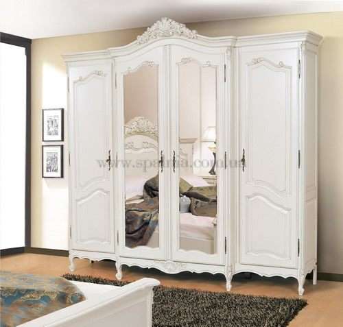 Белый шкаф на 4 двери доя спальни Могадор, Румыния