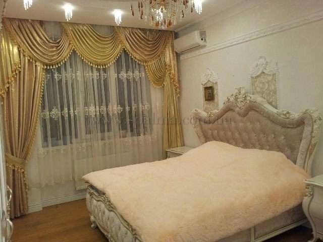 Резная кровать Шампань, Энигма в золотом интерьере