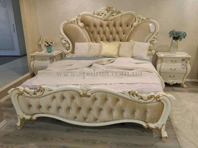 Пале Рояль с резным изголовьем в стиле каретная спальня, Энигма