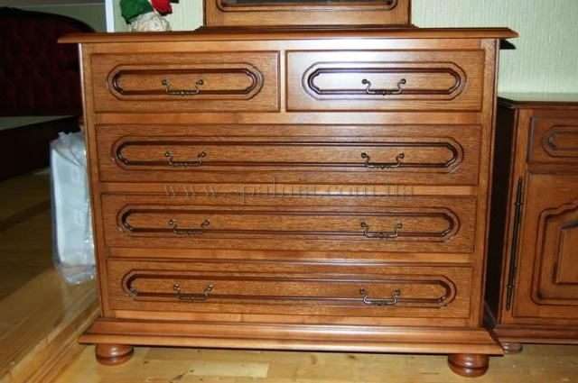 Деревянный комод для румынской спальни Валентина Люкс. Симекс