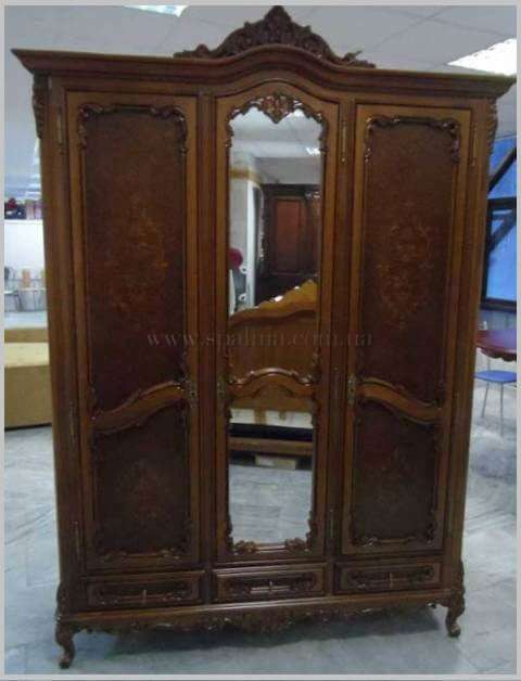 Шкаф трехдверный с зеркалом в центральном фасаде | www.spalnia.com.ua