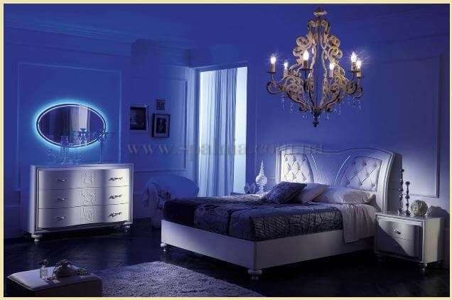 Шикарный вид спального гарнитура итальянской фабрики Mobilpiu ночью | spalnia.com.ua