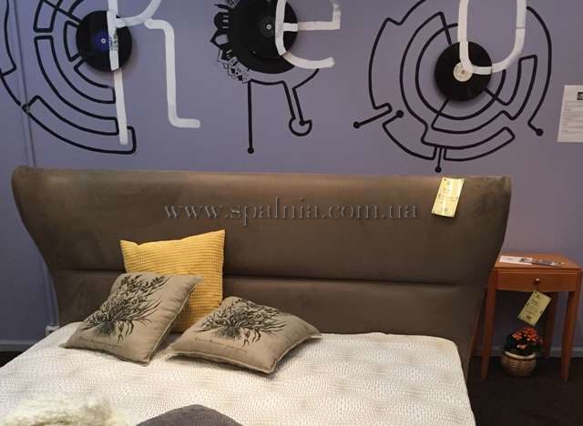 Мягкое тканевая изголовье кровати Кео, Румыния