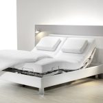 Світла спальня у стилі класика Грація