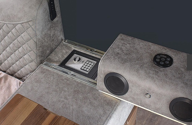 Умная серая кровать с телевизором Элита