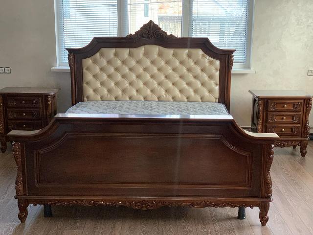 Классическая кровать с мягким изголовьем Регал Классическая кровать с мягким изголовьем Регал