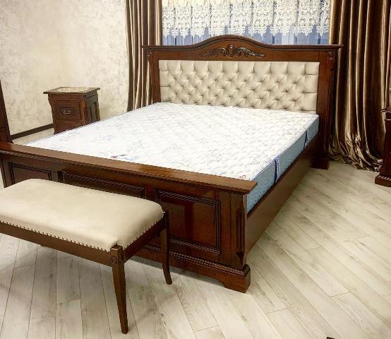 Классическая кровать Мария с мягким изголовьем Классическая кровать Мария с мягким изголовьем
