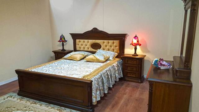 Ореховая деревянная кровать София, Румыния Ореховая деревянная кровать София, Румыния