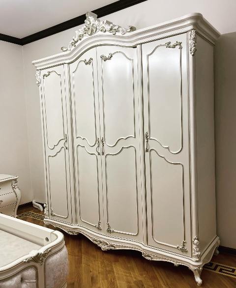 Белый классический шкаф Шампань