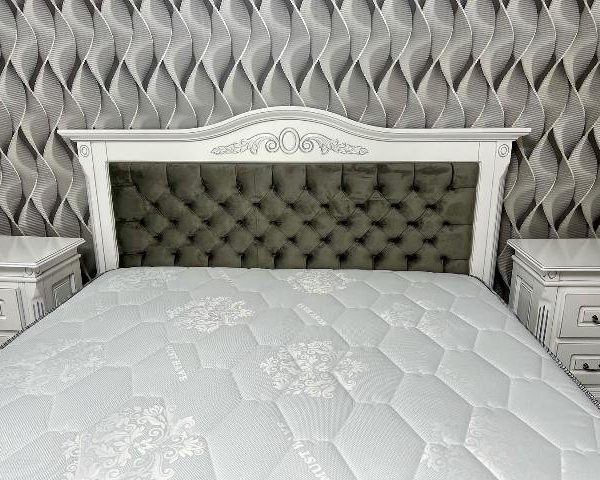Белая румынская кровать Мария с мягким изголовьем