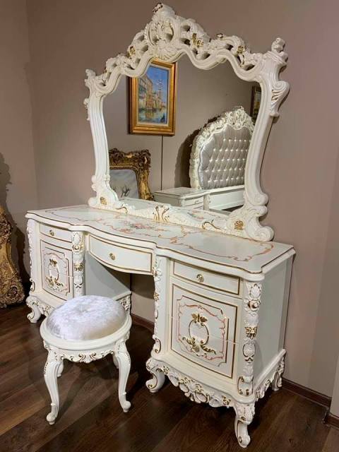 Белая классическая спальня Равена Белая классическая спальня Равена