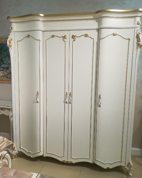 Белый классический шкаф Людовик с золотом