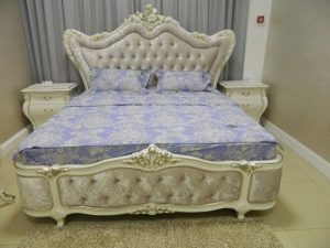 Белая классическая кровать Шампань