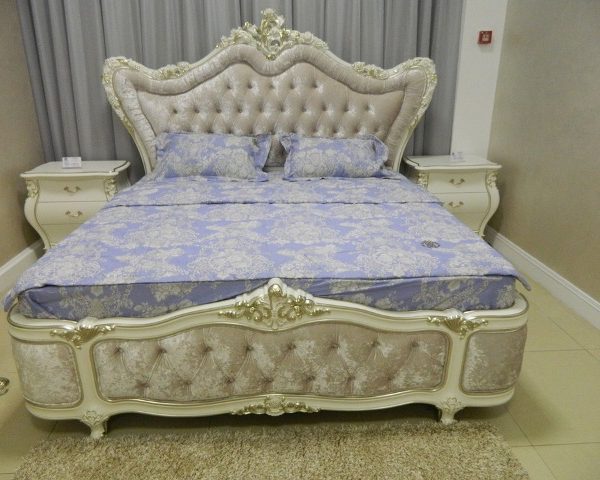 Белая классическая кровать Шампань