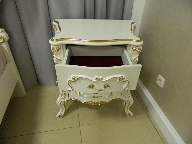 Классическая белая спальня с золотом Людовик