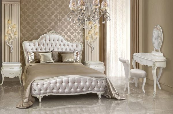Светлая спальня в стиле классика Грация