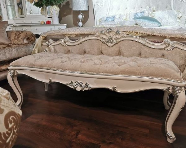 Белая банкетка с серебром Шедевр