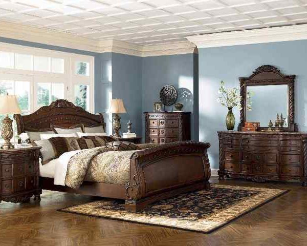 Темная деревянная спальня Queen North Shore B553-74-75-77 ASHLEY