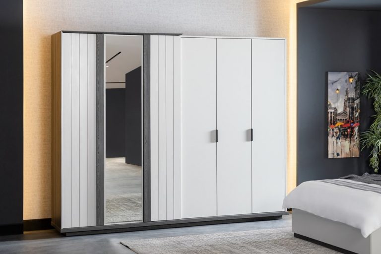 Серая мебель для спальни Марка