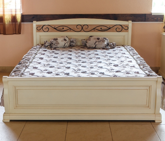 Дубовая классическая спальня Виктория