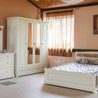 Дубовая классическая спальня Виктория