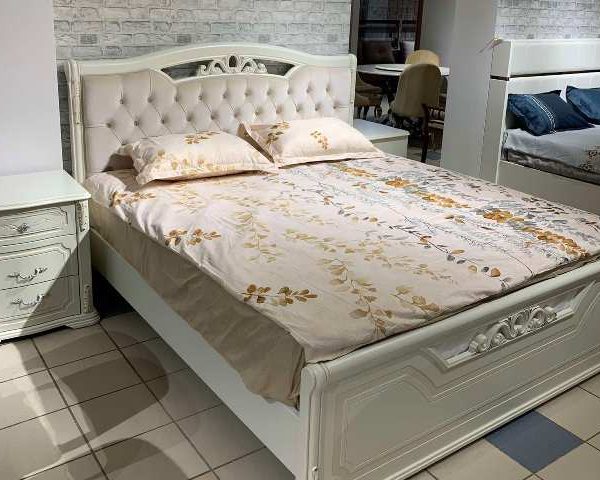 Белая классическая спальня Версаль