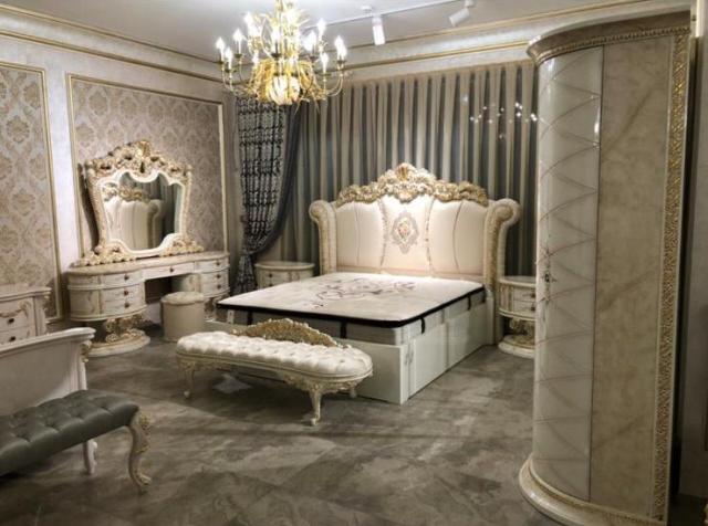 Золотая спальня в стиле барокко Дейси