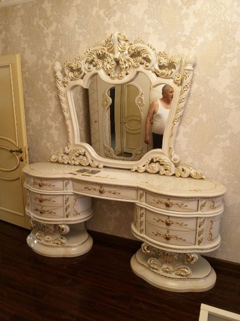 Золотая спальня в стиле барокко Дейси Золотая спальня в стиле барокко Дейси