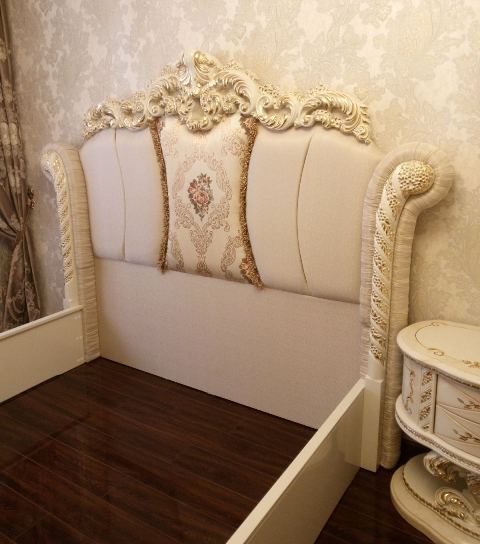 Золотая спальня в стиле барокко Дейси