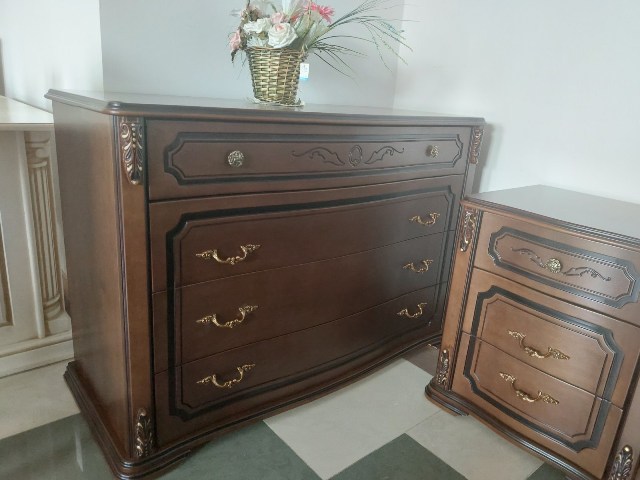 Коричневая деревянная спальня Версаль Коричневая деревянная спальня Версаль